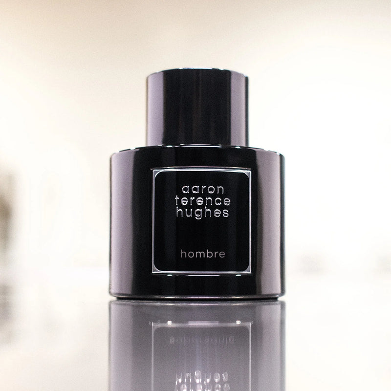 Aaron Terence Hughes Hombre (Sample)